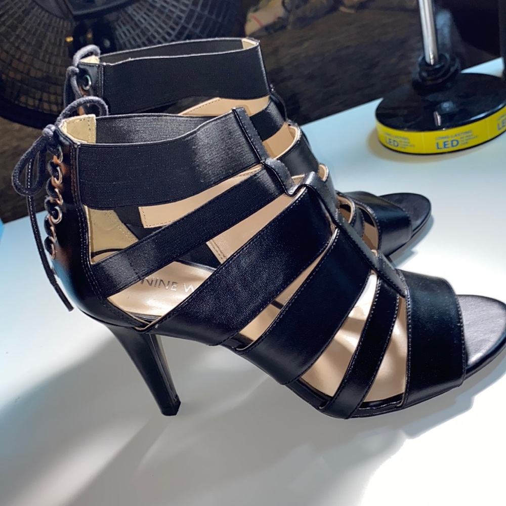 Black NINE WEST heels!
